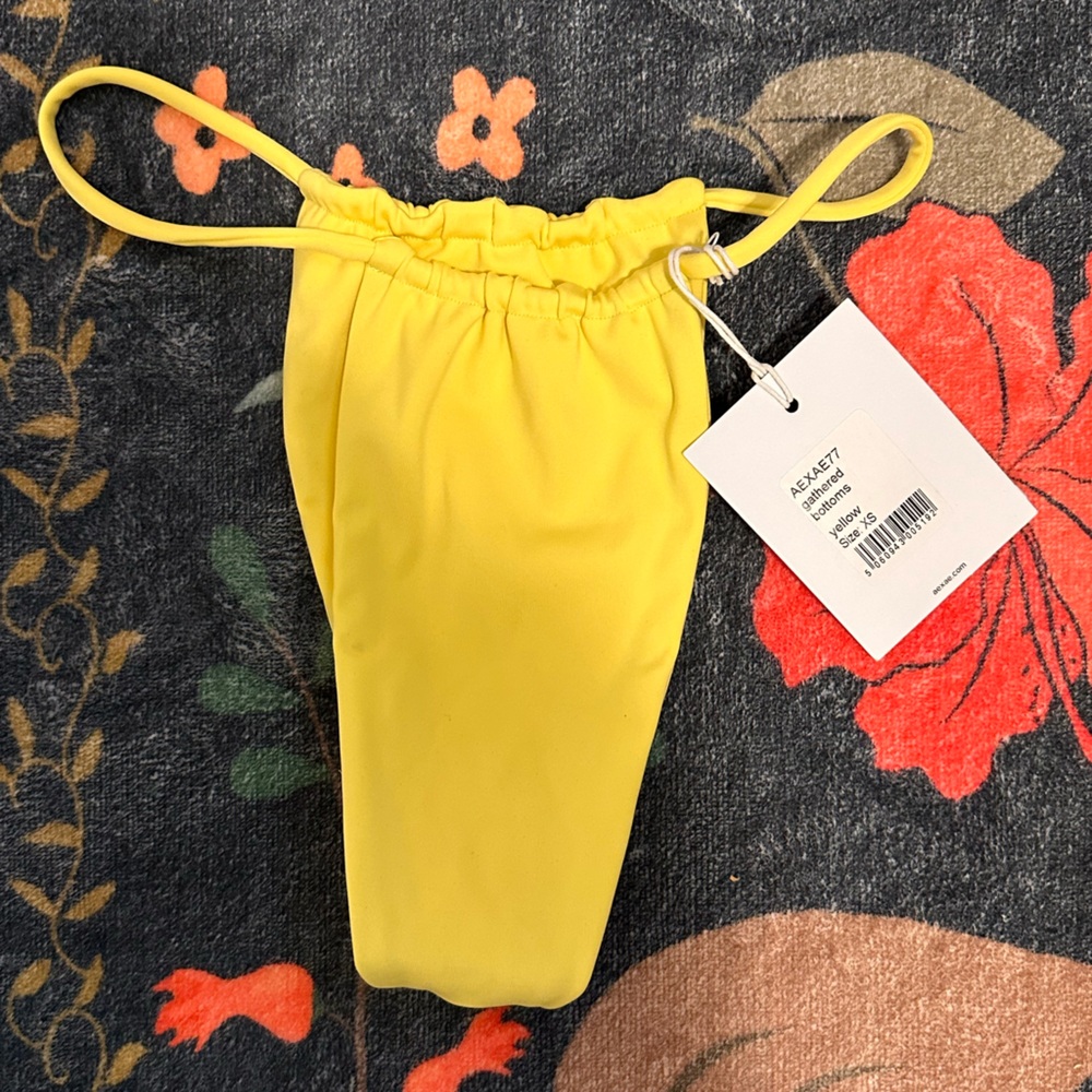 New AEXAE Gathered Bikini Bottom in Yellow Size XS - Picture 4 of 5